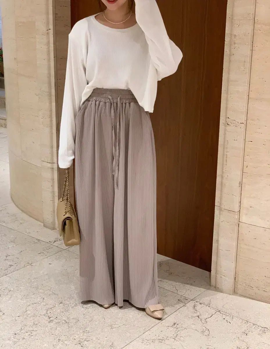 バイシーニ プリーツパンツ ベージュ