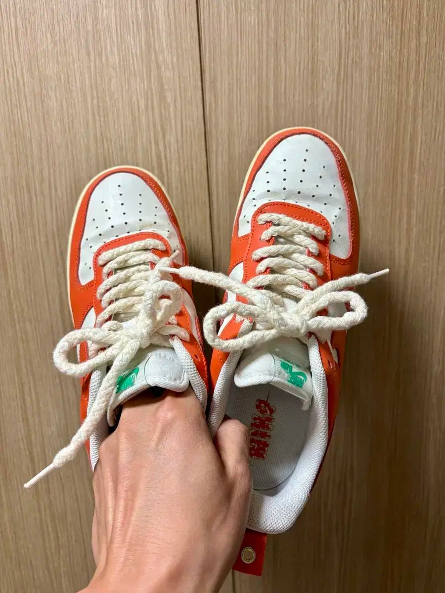 NIKE