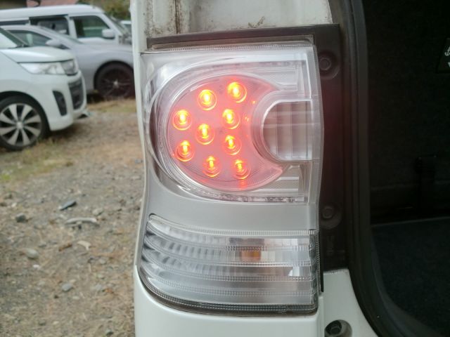 L375S タントカスタム 後期 純正LEDテールランプ 左右セット