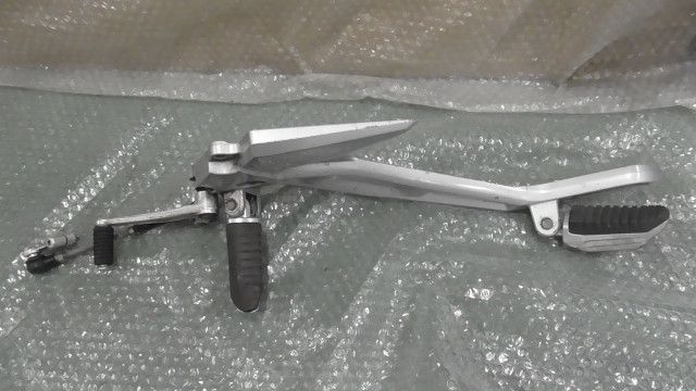 GSR400　GK7DA-102xxx　の　ステップ左　シフト　傷:#1726110045