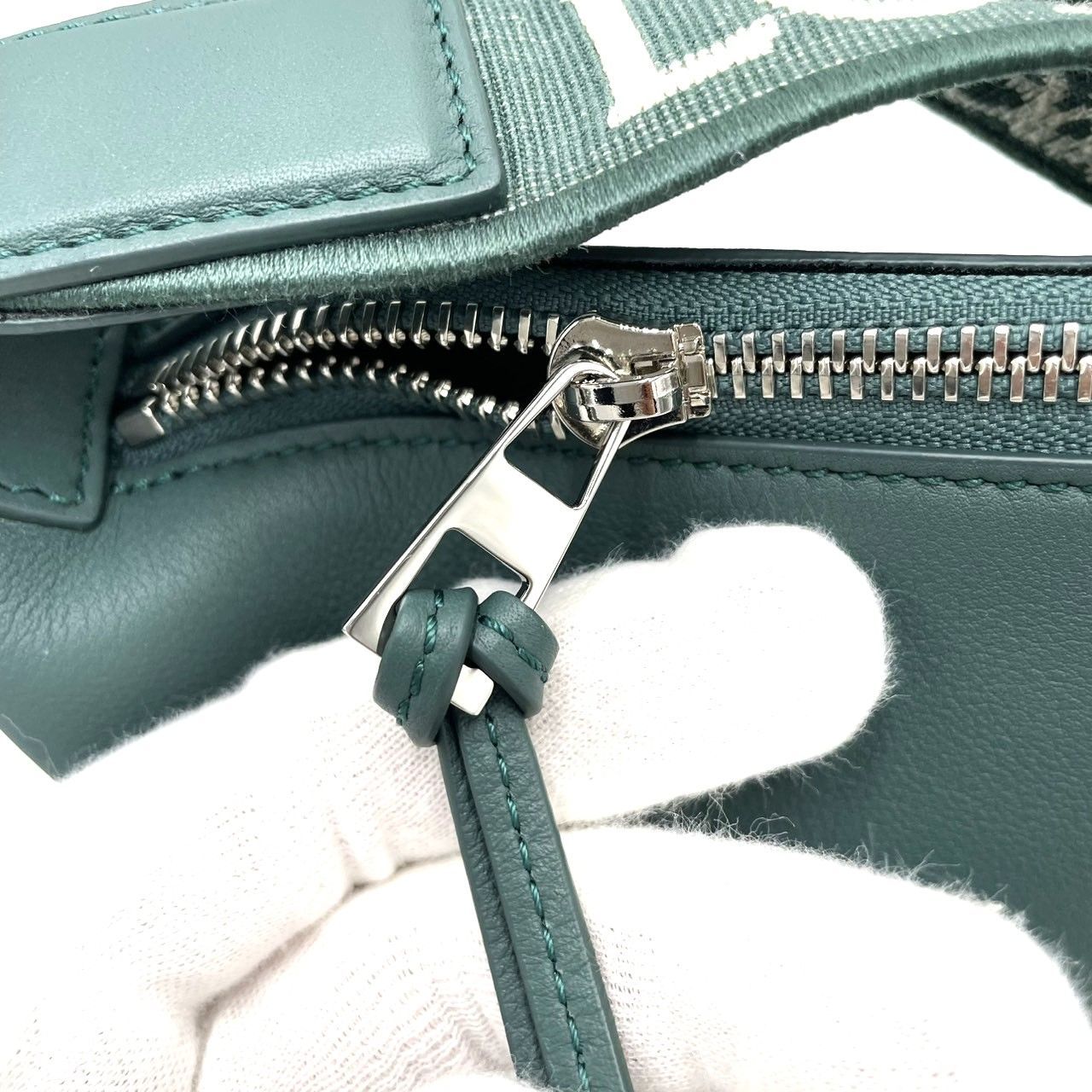 【匿名配送】LOEWEロエベ　グローブホルダー　❤︎ ロエベ アナグラム グローブホルダー 手袋ホルダー ユニセックス