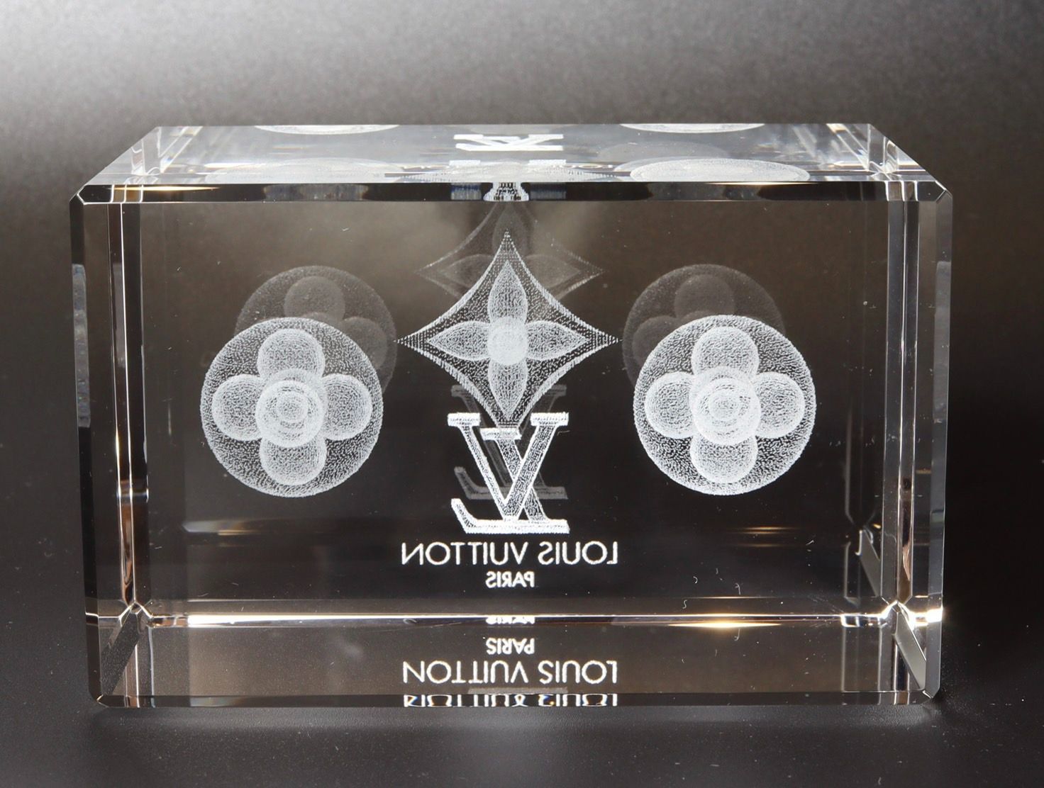 Louis Vuitton VIP Crystal Paperweight - Presse Papier Cristal Logos BNIB!