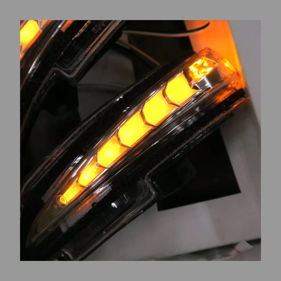 Vertical Arrow LEDウィンカー 未使用 AVEST アベスト Vertical Arrow シーケンシャル 流れる