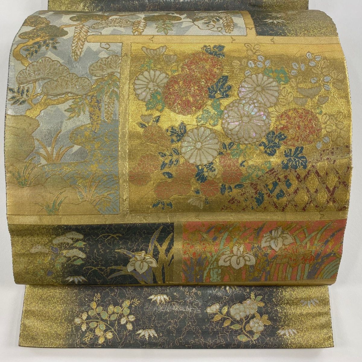 袋帯 秀品 菊 松 箔 金色 お太鼓柄 正絹