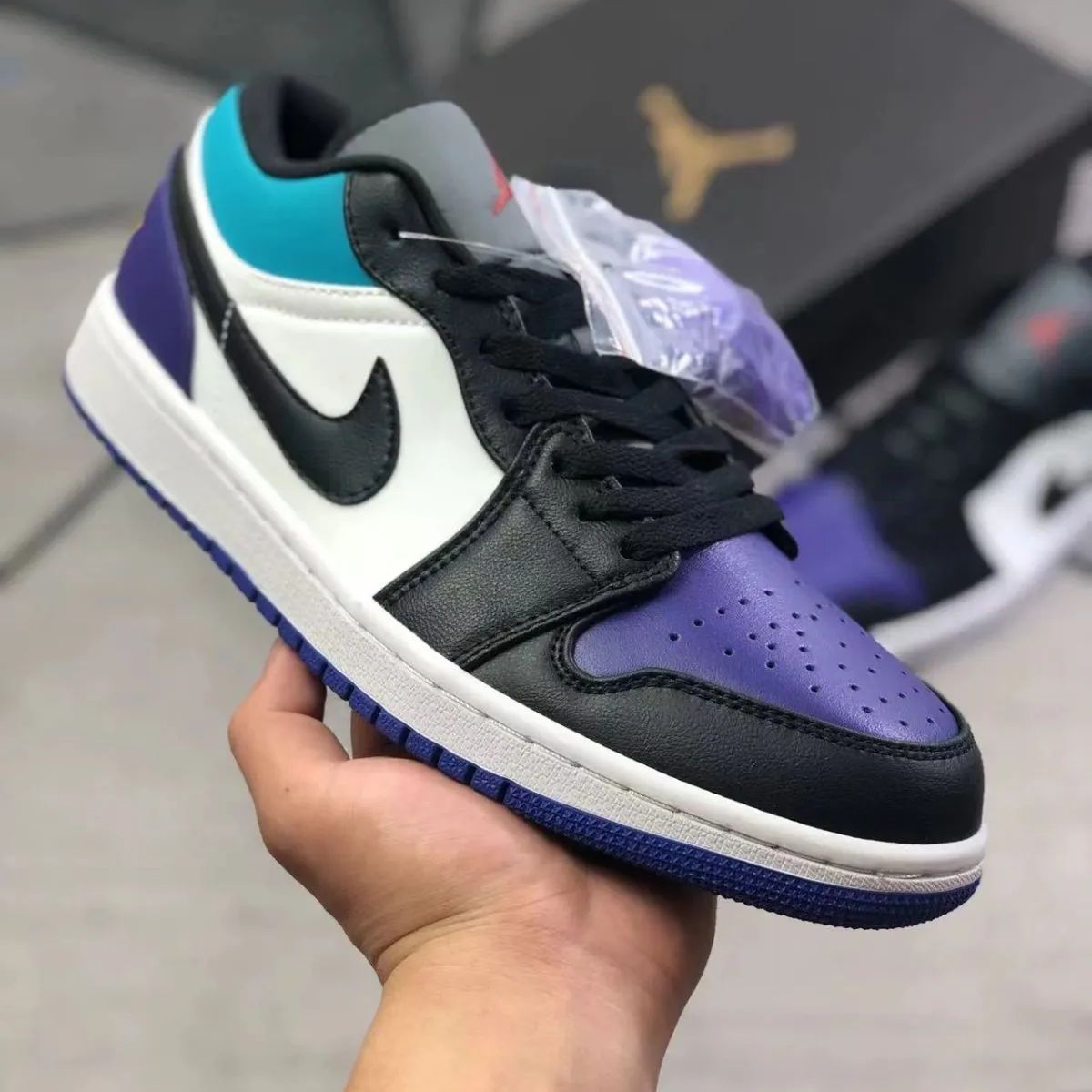 NIKE AIR JORDAN 1 LOW 553558-154