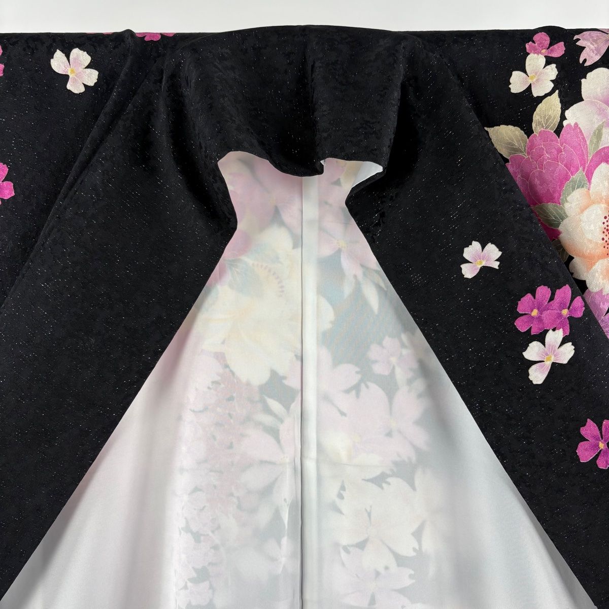 振袖 身丈165.5cm 裄丈67cm M 袷 牡丹 藤 銀通し 刺繍 黒 正絹