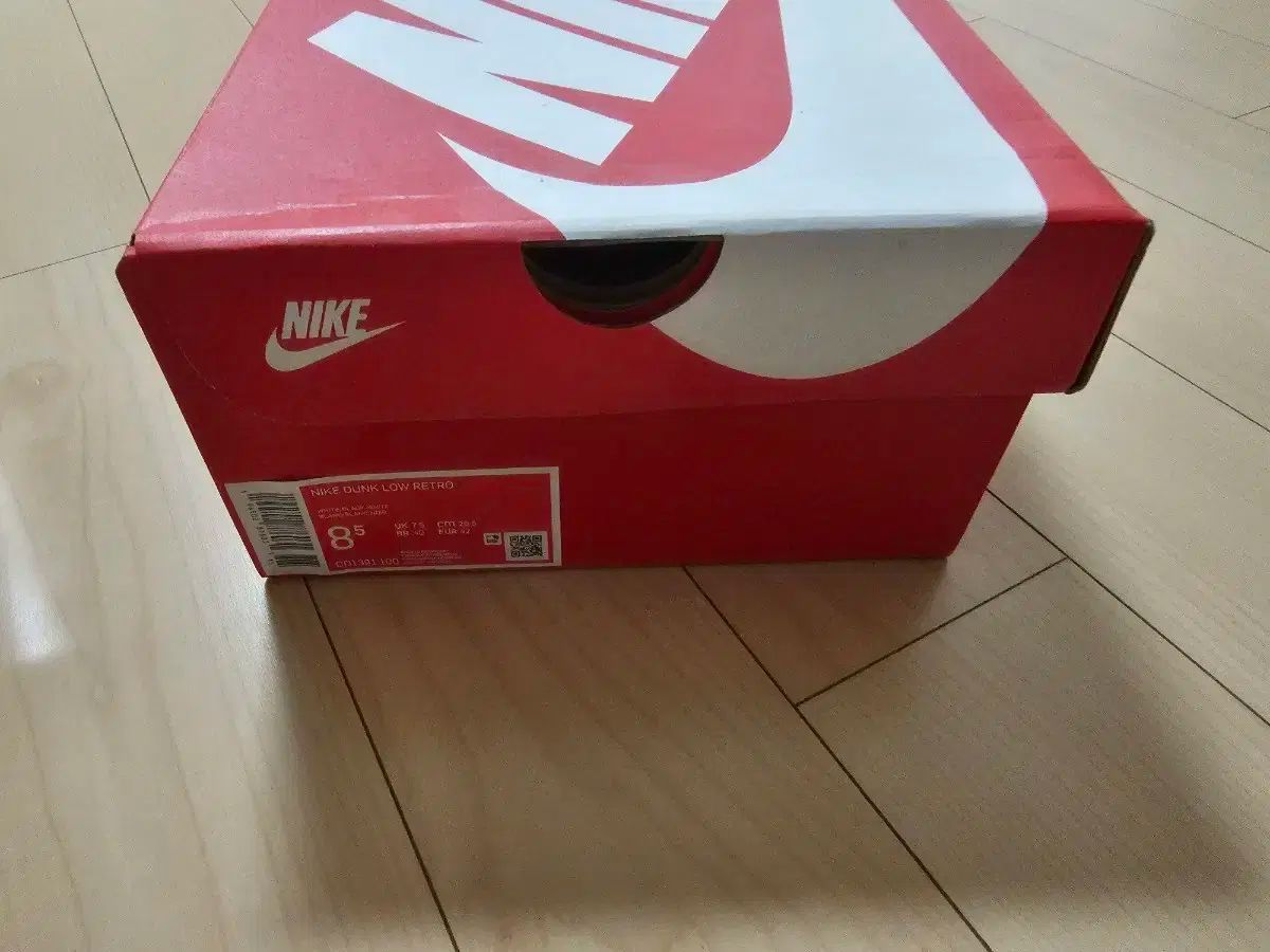 NIKE