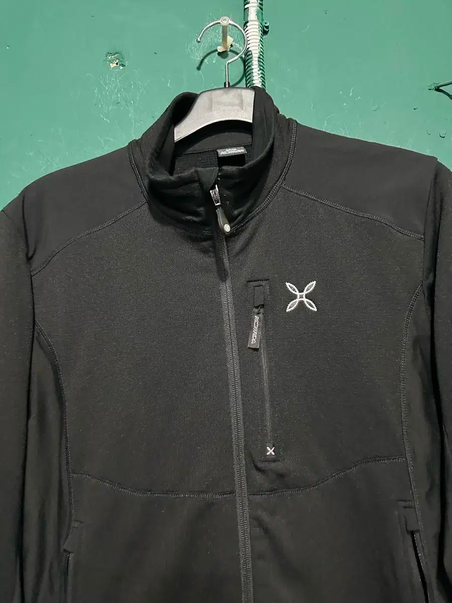 MONTURA モンチュラ ジップアップジャケット ブラック M