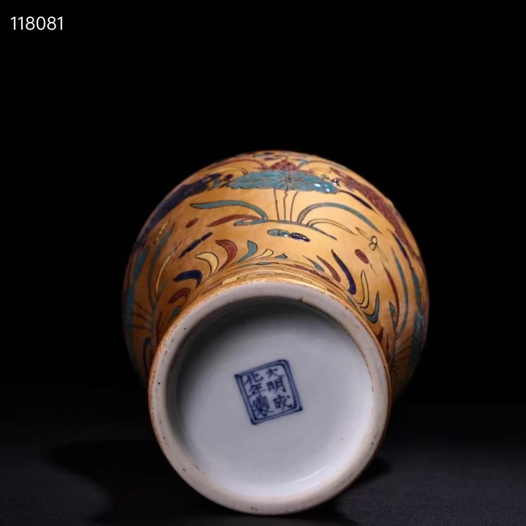 中国古美術・稀有品・純手描き金粉彩陶瓷花瓶・黑檀木箱付き・観賞瓶・文房具・時代物 中国古美術・稀有品・純手描き金粉彩陶瓷花瓶・黑檀木箱付き・観賞瓶