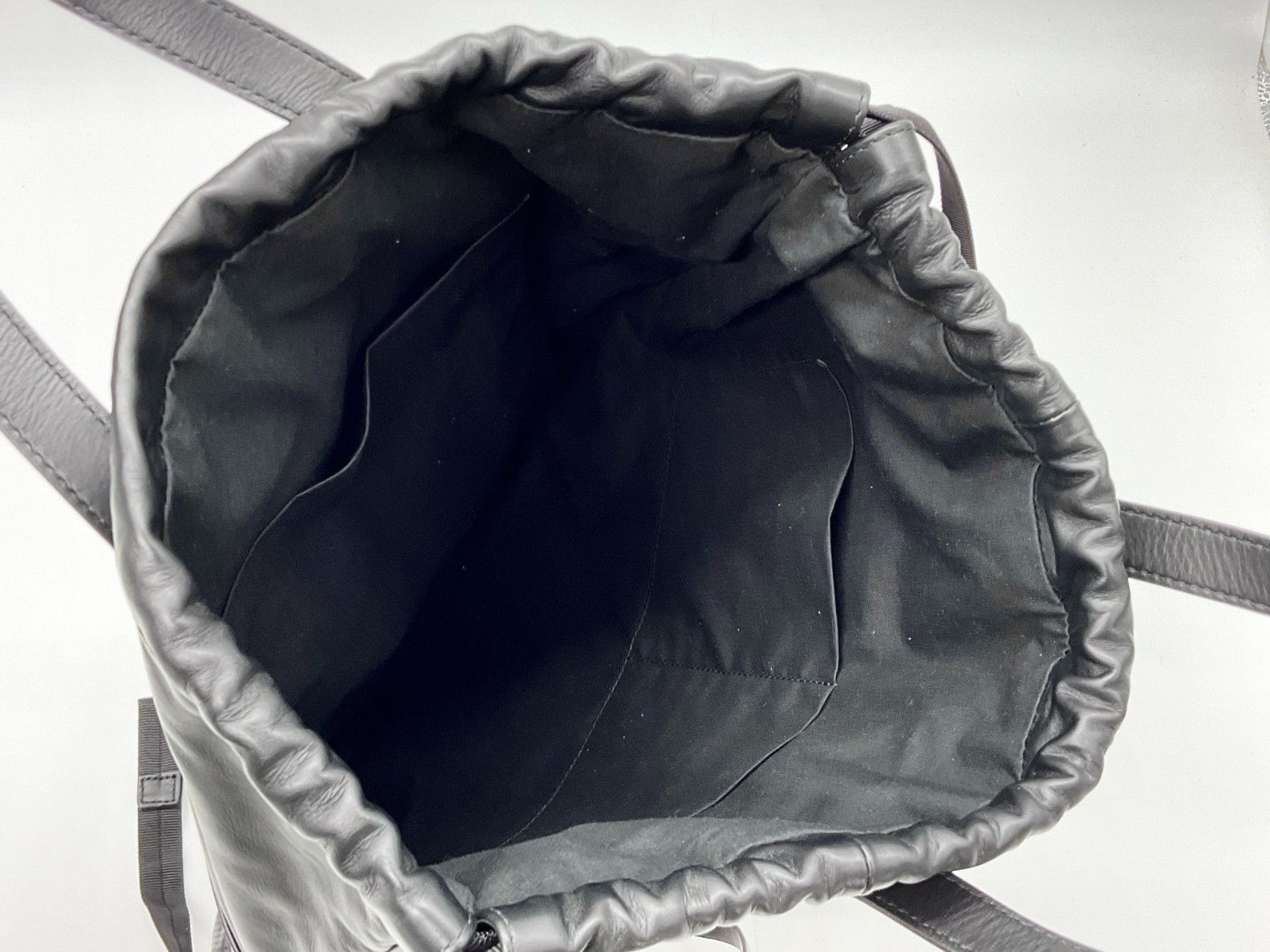 極上品　ボッテガヴェネタ パンチング レザー リュック トートバッグ　使用数回 美品 BOTTEGA VENETA ボッテガヴェネタ - ブラック レザー