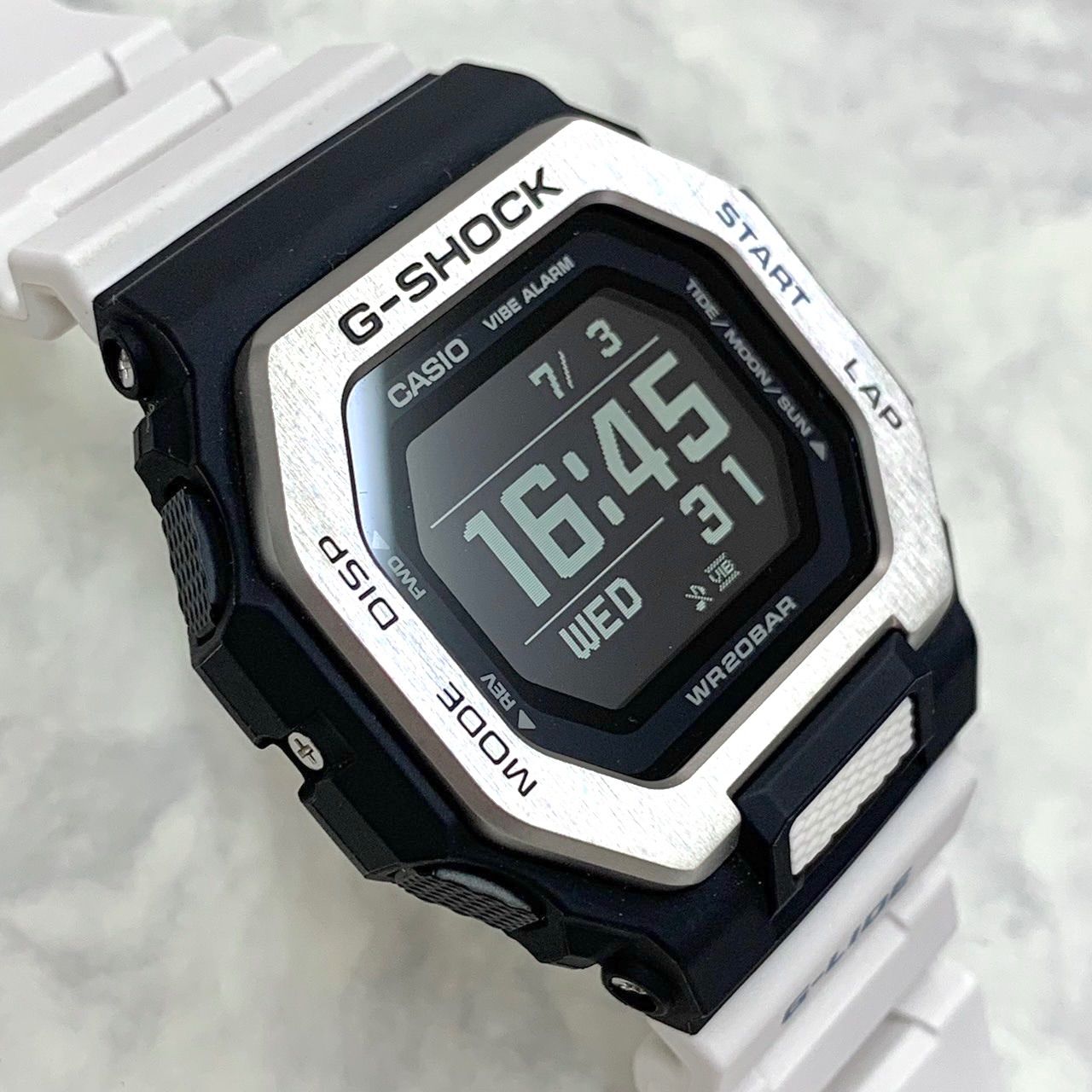 【上美品⭐️G-SHOCK G-LIDE】 タイムトラベル サーフィン　 GBX-100-7JF    カシオ CASIO    メンズ デジタル腕時計　 電池式　 Bluetooth    ホワイトバンド　 国内正規品 （AYA） 24022009500B