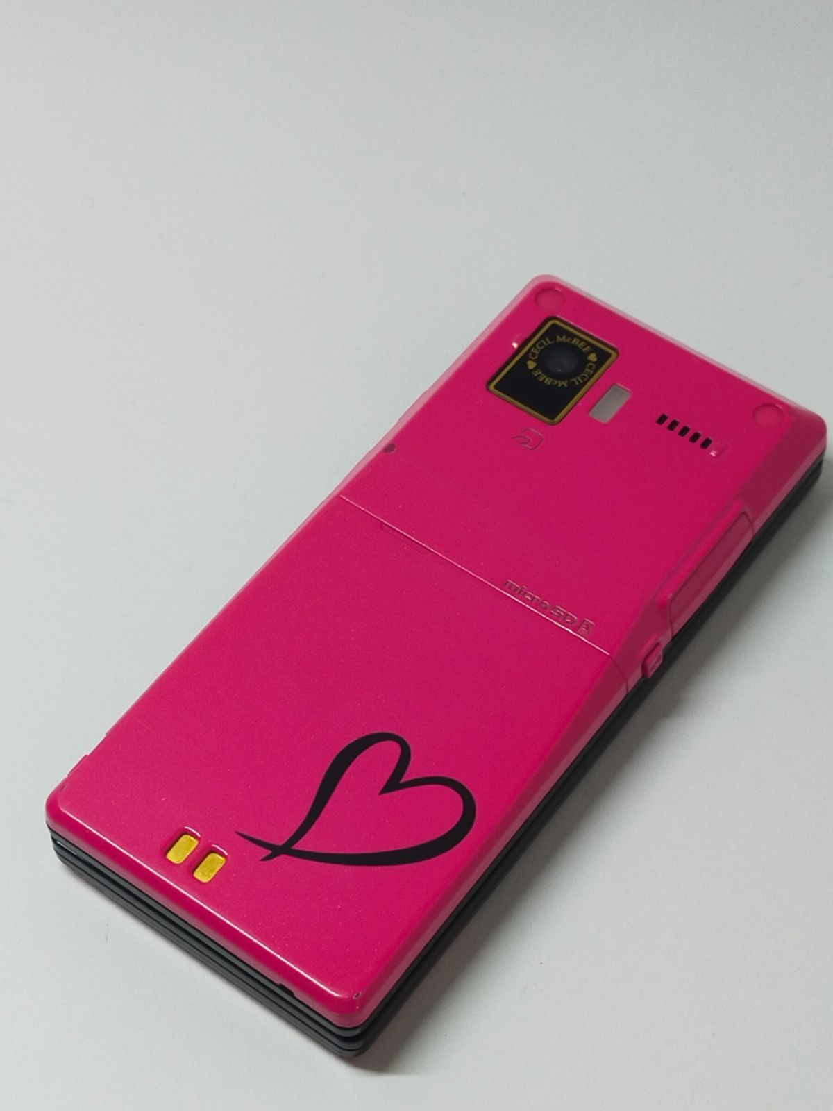 2011年平成レトロガラケー docomo style series F-04C docomo STYLE series™ F-04C」新発売 : 富士通