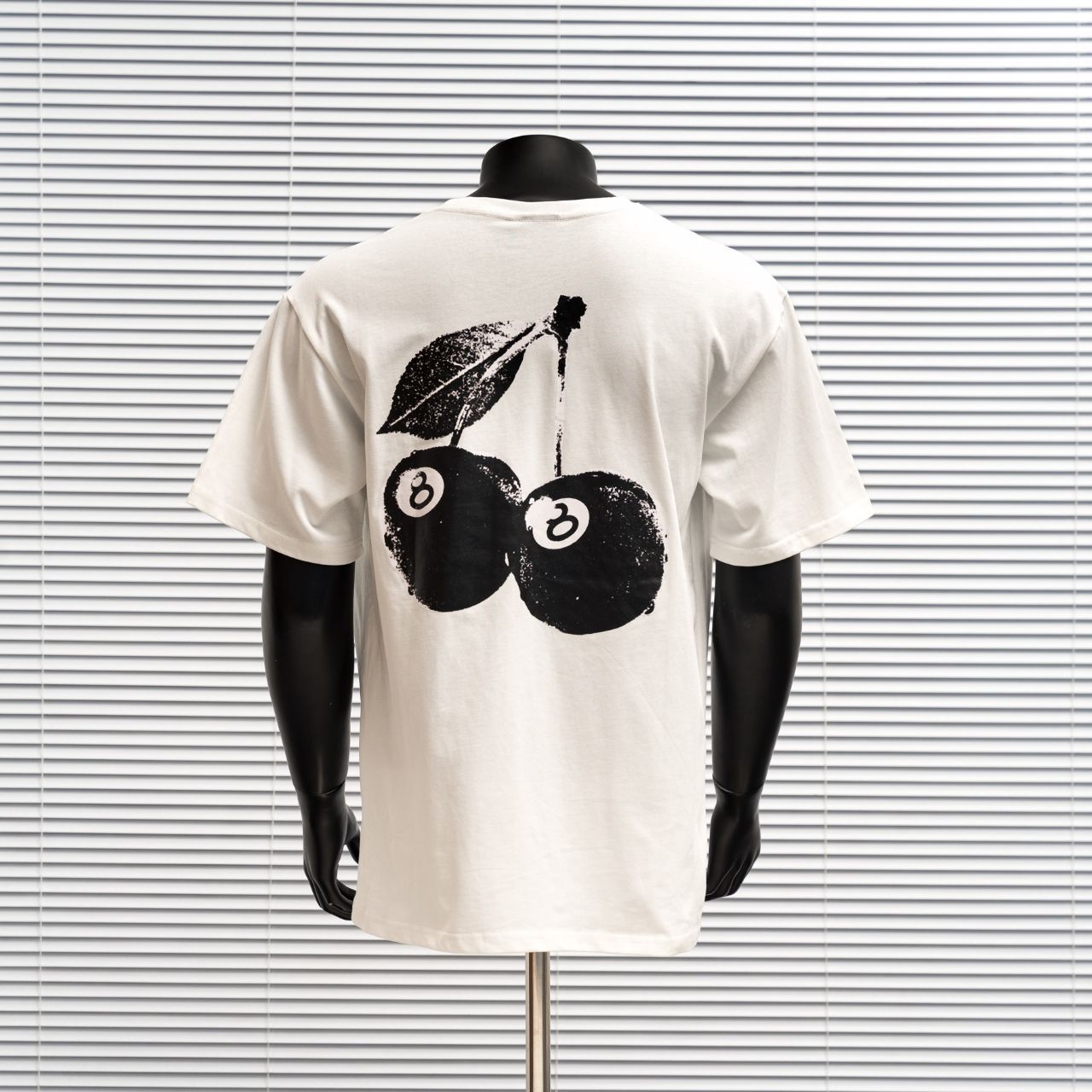 【STUSSY】★送料・関税込★チェリー半袖Tシャツブラック STUSSY】☆送料・関税込☆チェリー半袖Tシャツブラック (STUSSY