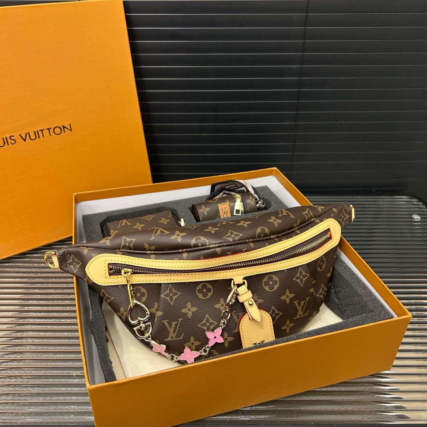 ルイ・ヴィトンLouisVuitton 3 in 1セットのウエストポーチと