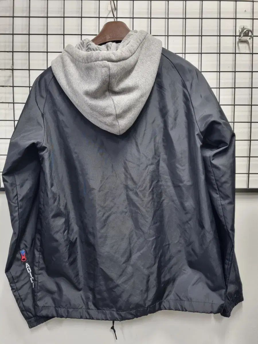 100L adidas