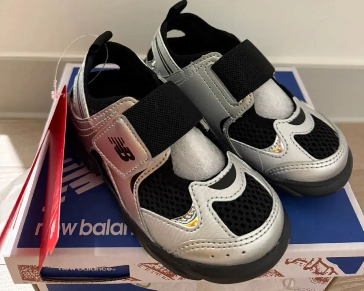 New Balance ニューバランス フリドル