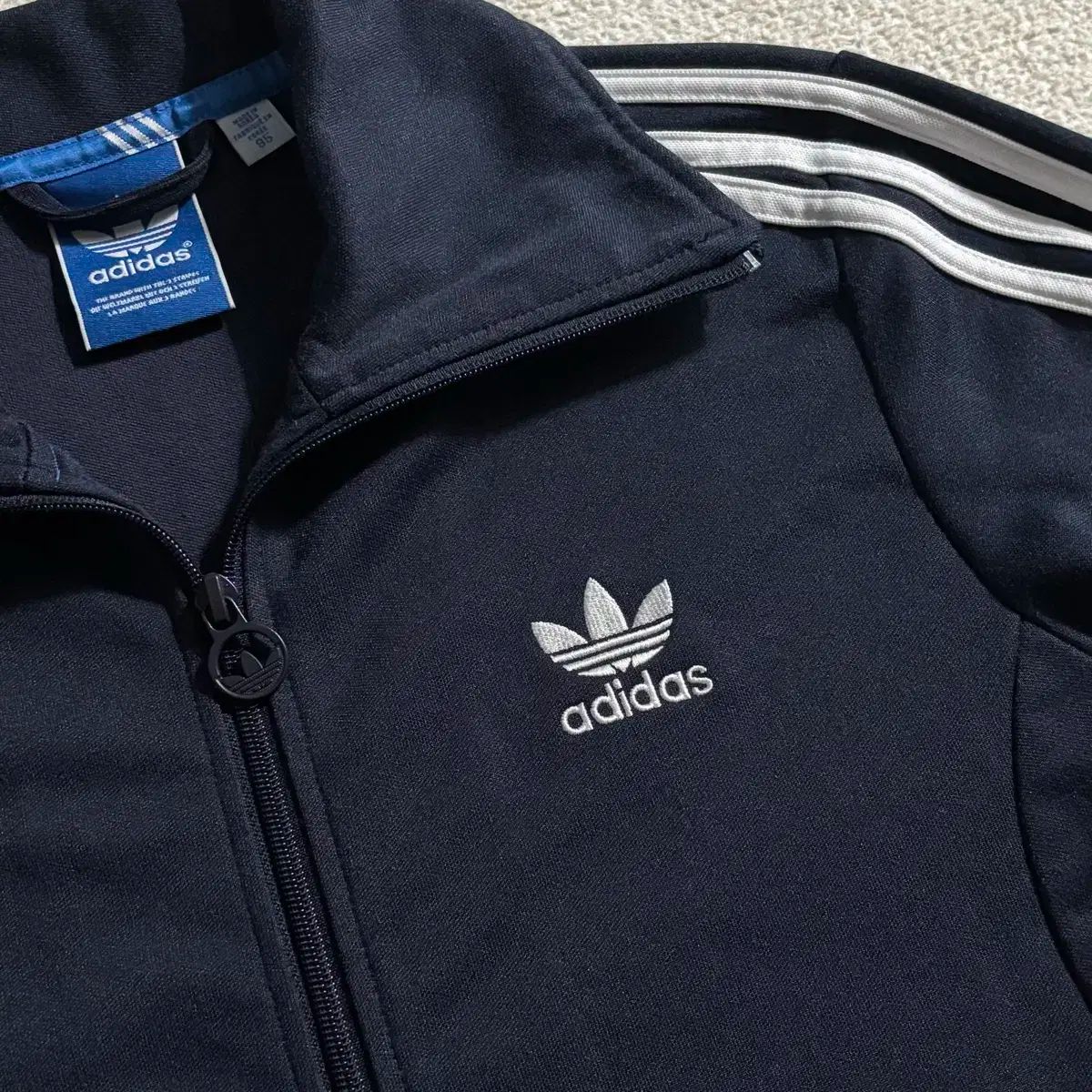 アディダス 新モデル ヨーロッパ ネイビー ジャージ