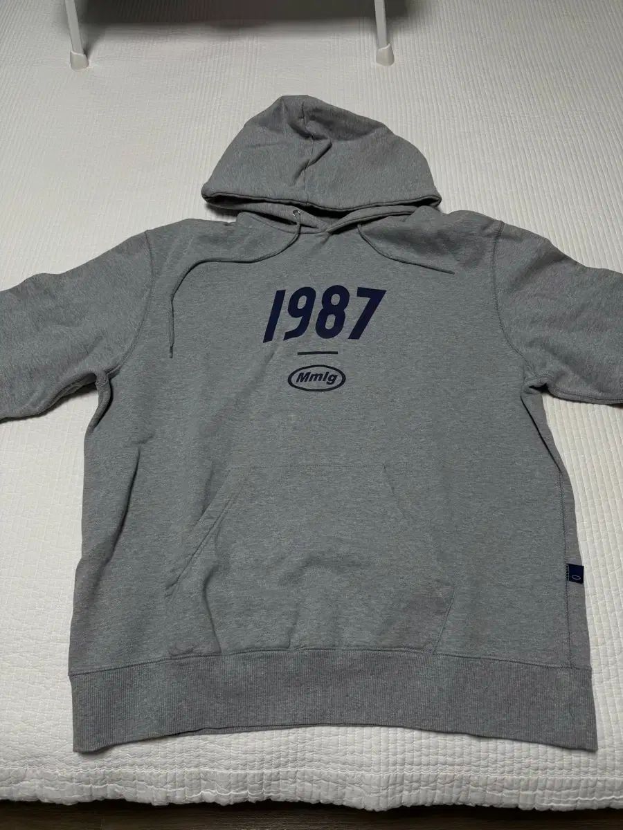 【雷市場（ポンジャン）商品韓国直送】 mmlg フード付きTシャツ L サイズ