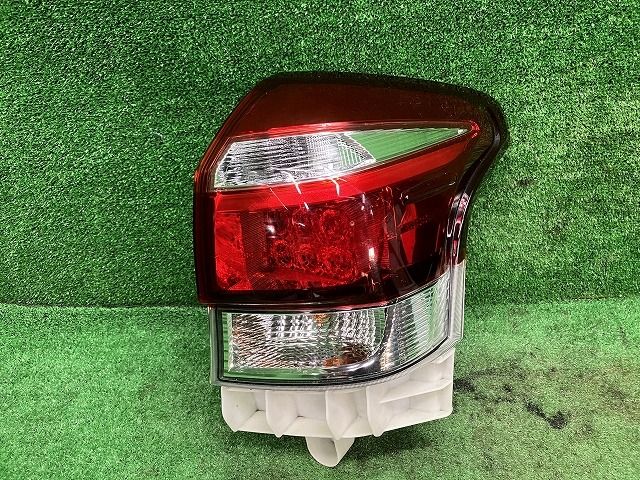 カローラフィールダー NKE165G 右テールランプ テールライト ハイブリッドG コイト 13-107 81551-13770 070