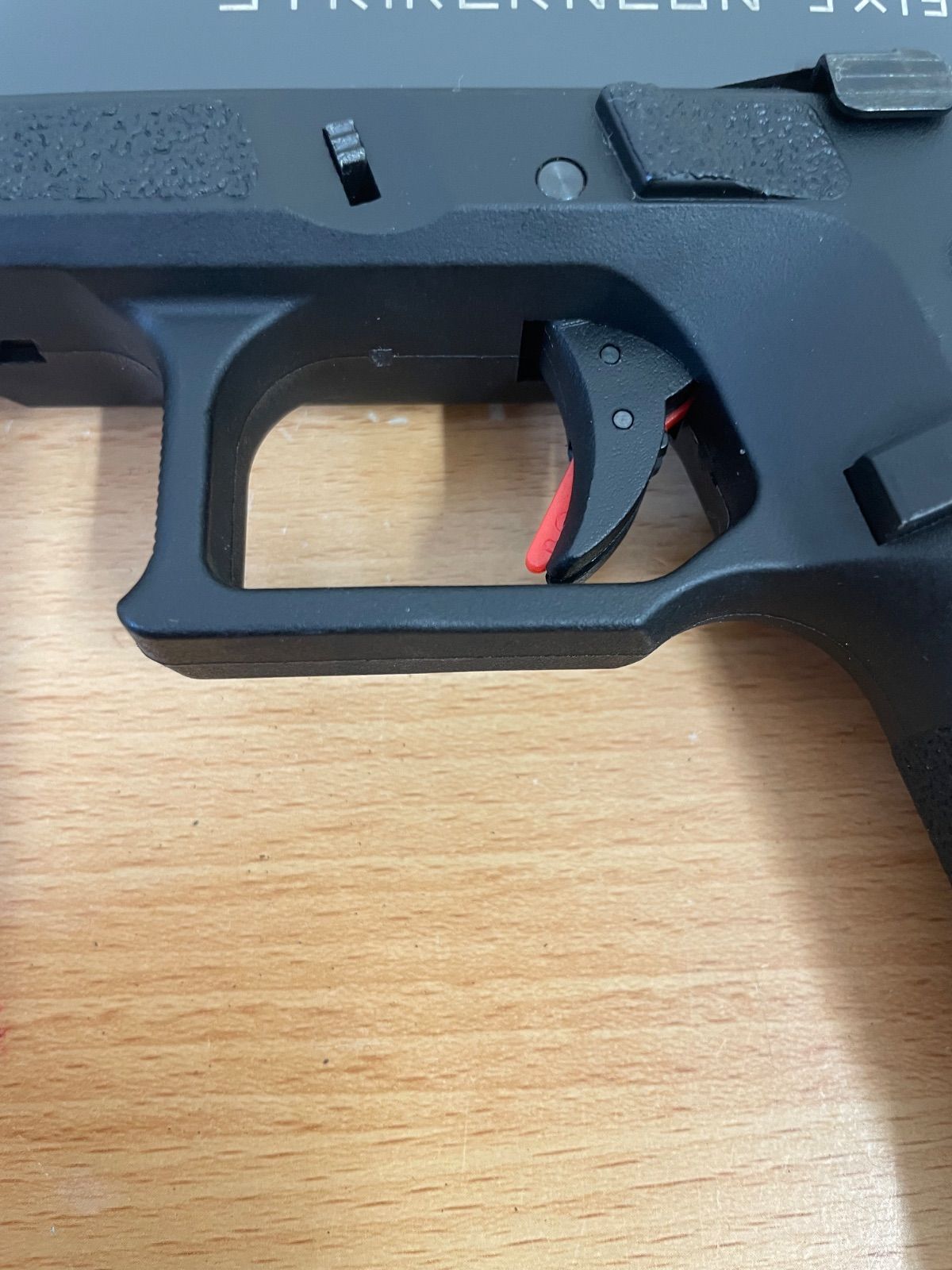 非官品 Carbon8 カーボネイト ストライカーナイン Co2ガン ジャンク品 A25-2387