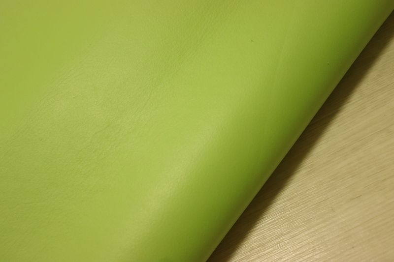 キミドリ 220ds クロム革 牛革 国産 レザー 顔料仕上げ はぎれ 一枚革 レザークラフト 革 皮 本革 diy 生地 材料