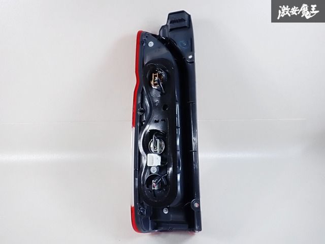 トヨタハイエース純正テールランプ(5型)200系　新車外し　美品！ 200系 ハイエース トヨタ純正テールランプ 新車外し 寒冷地仕様