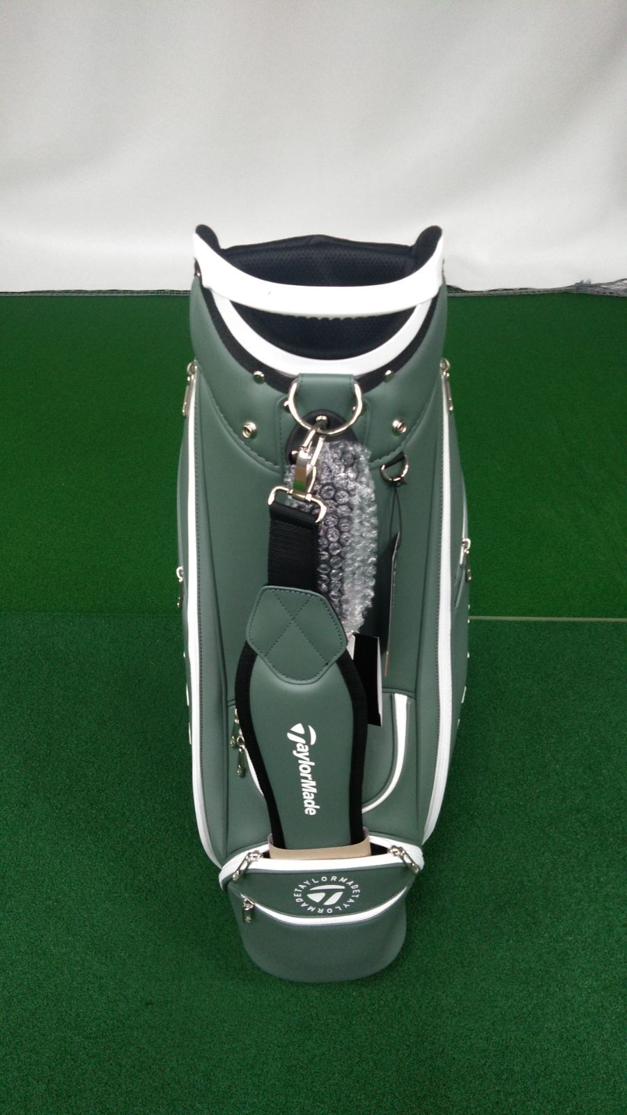 【送料込み】ラウンド未使用　美品　テーラーメイド　ゴルフバッグ　希少レア TaylorMade レディース テーラーメイド 2025 グラフィック-T