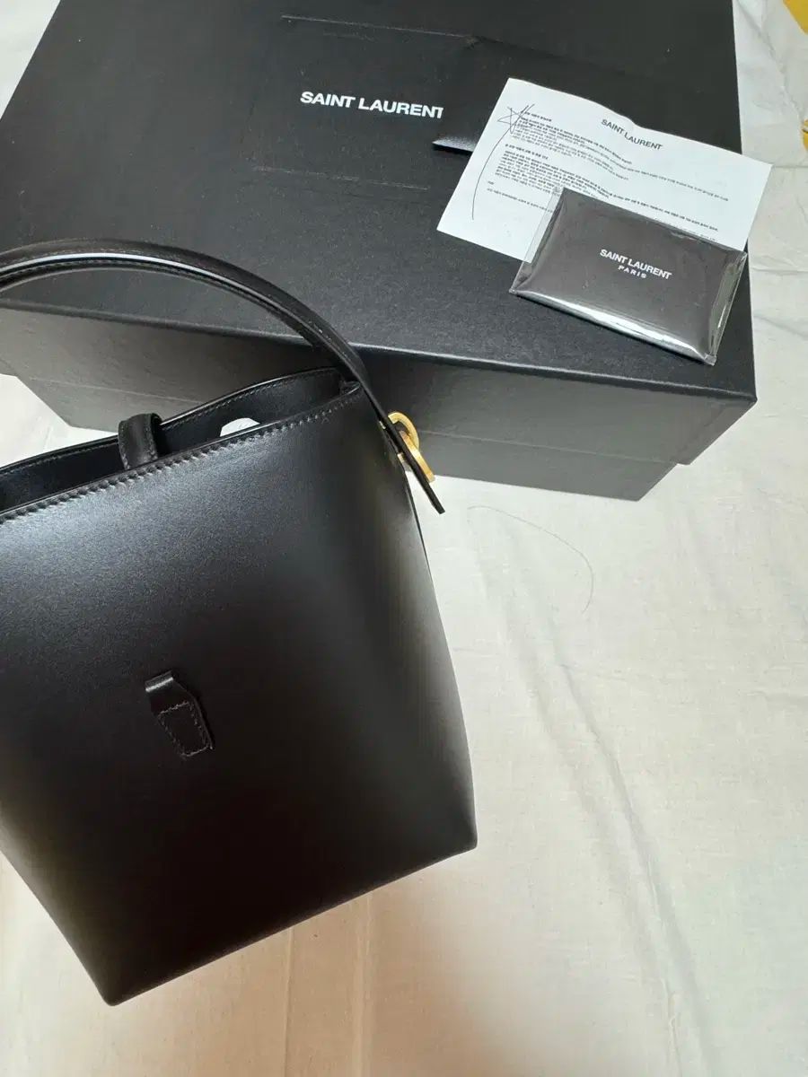 Saint Laurent サンローラン LE37 スモール