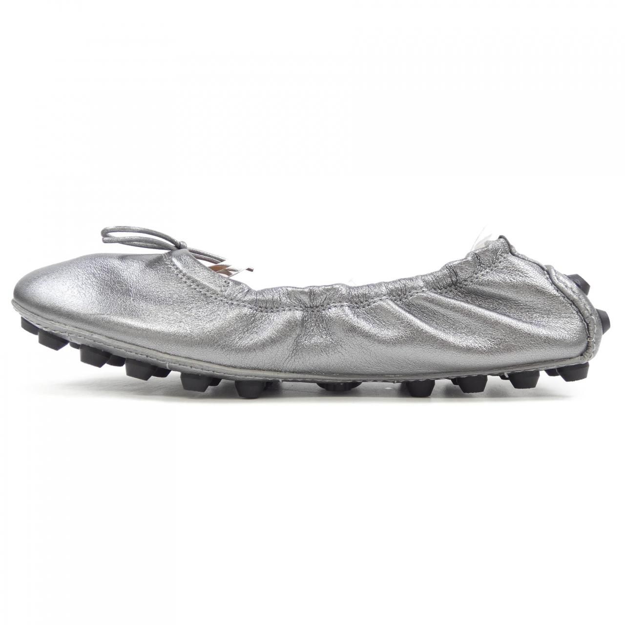 全品無料。 トッズ TOD S フラットシューズ