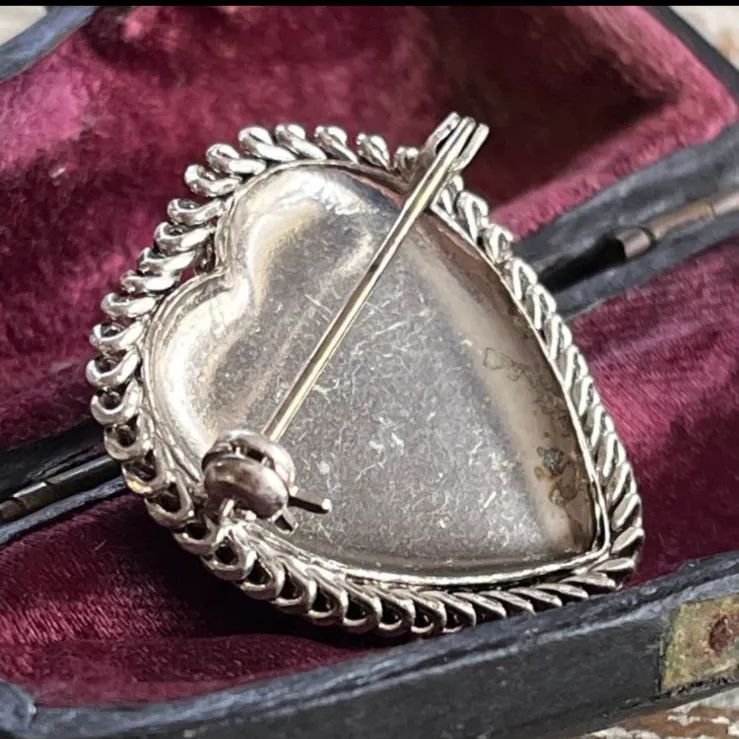 50's仏！プチポワン Petit point 薔薇 ローズ ハートブローチ - メルカリ