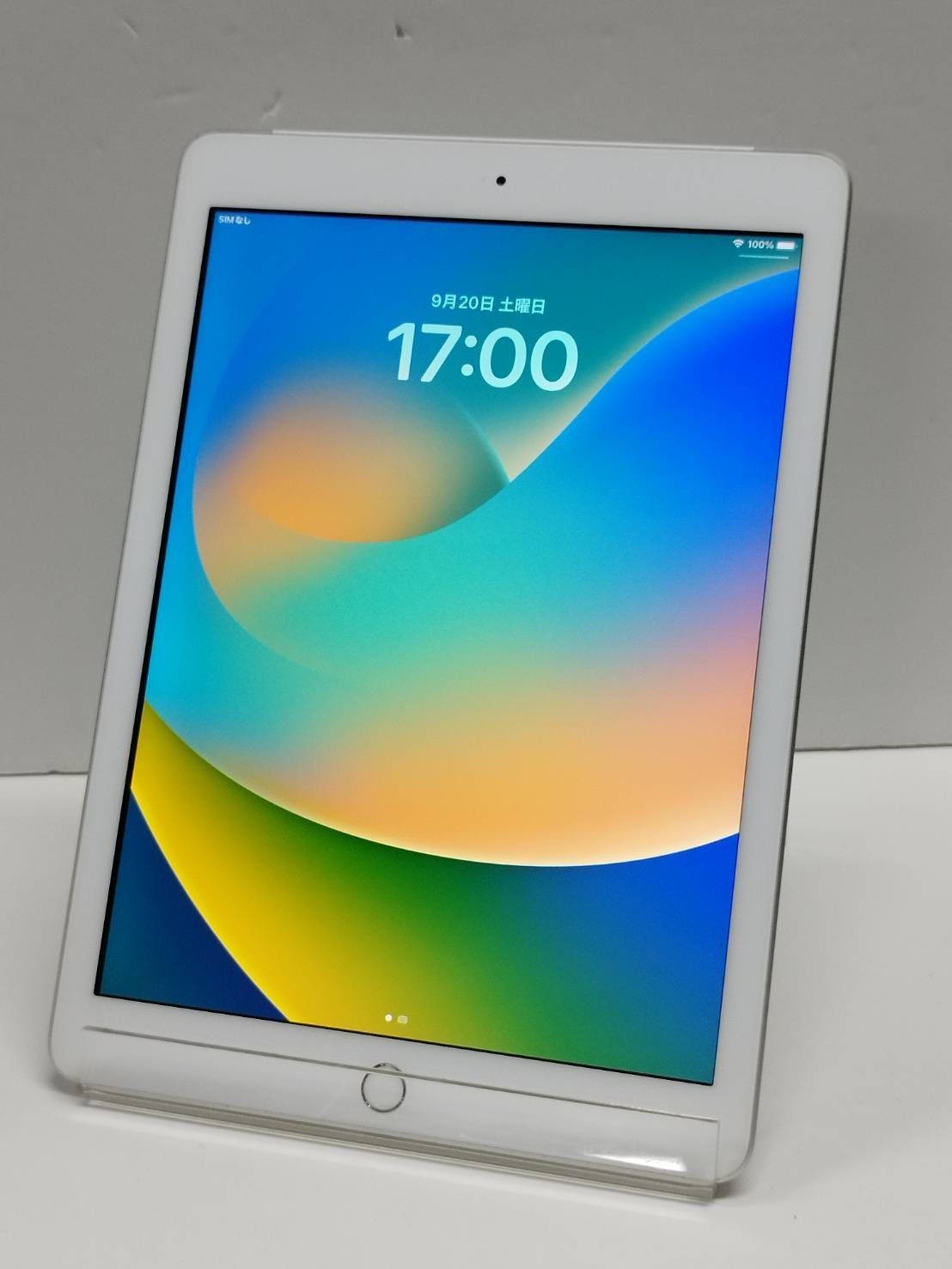 美品 iPad 第5世代 32GB A1823 Apple iPad (5th Generation) A1823 32 GB, Wi-Fi + 4G, 9.7 in