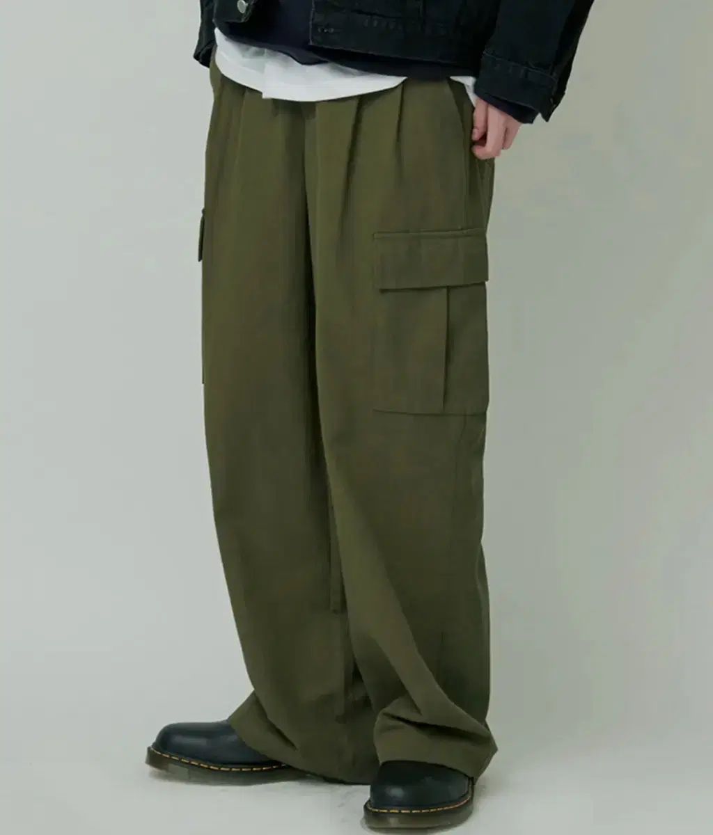 美品✨コグザビッグスモーク　イージーカーゴパンツ　カーキ 美品✨コグザビッグスモーク イージーカーゴパンツ カーキ