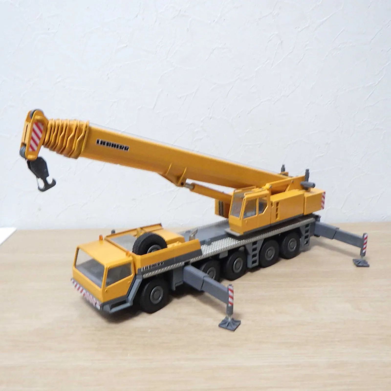 Conrad 1：50 Liebherr LTM 1160/2 5軸オートクレーン リープヘル 2090