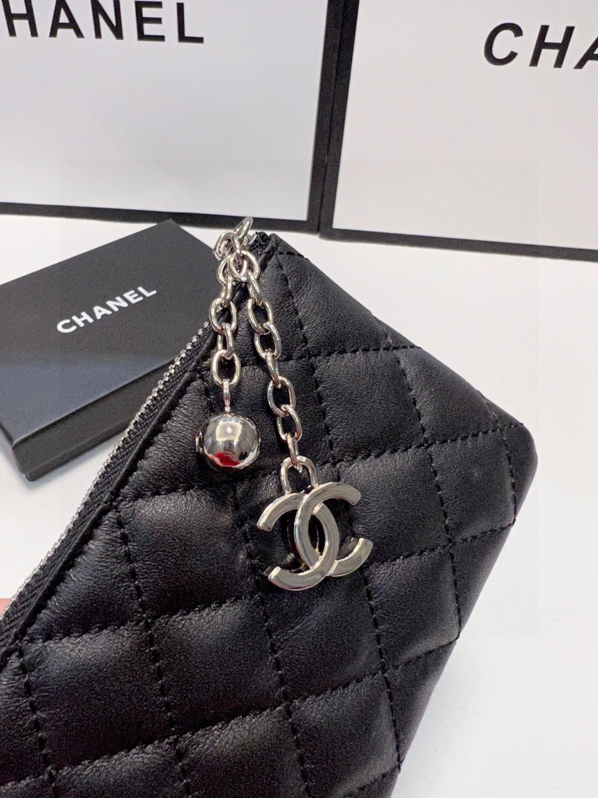 CHANEL 、小銭入れ、ラムスキン CHANEL シャネル マトラッセ コインケース ブラック／GP