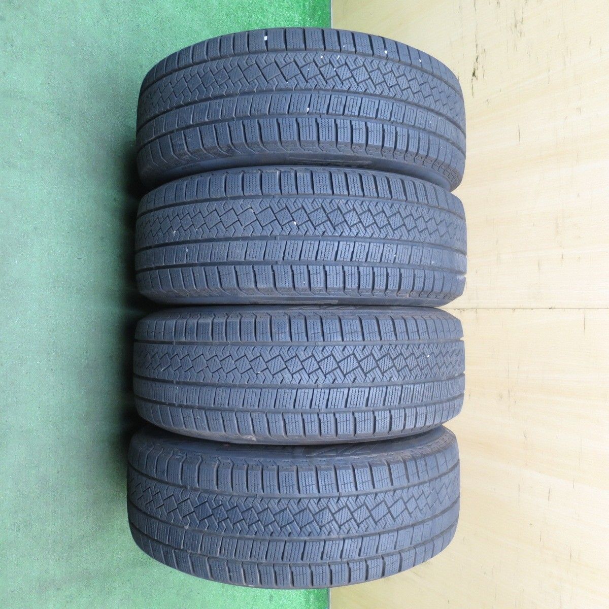 バリ溝！24年！9.5分☆BMW 等 AGA TAS 205/60R16 スタッドレス