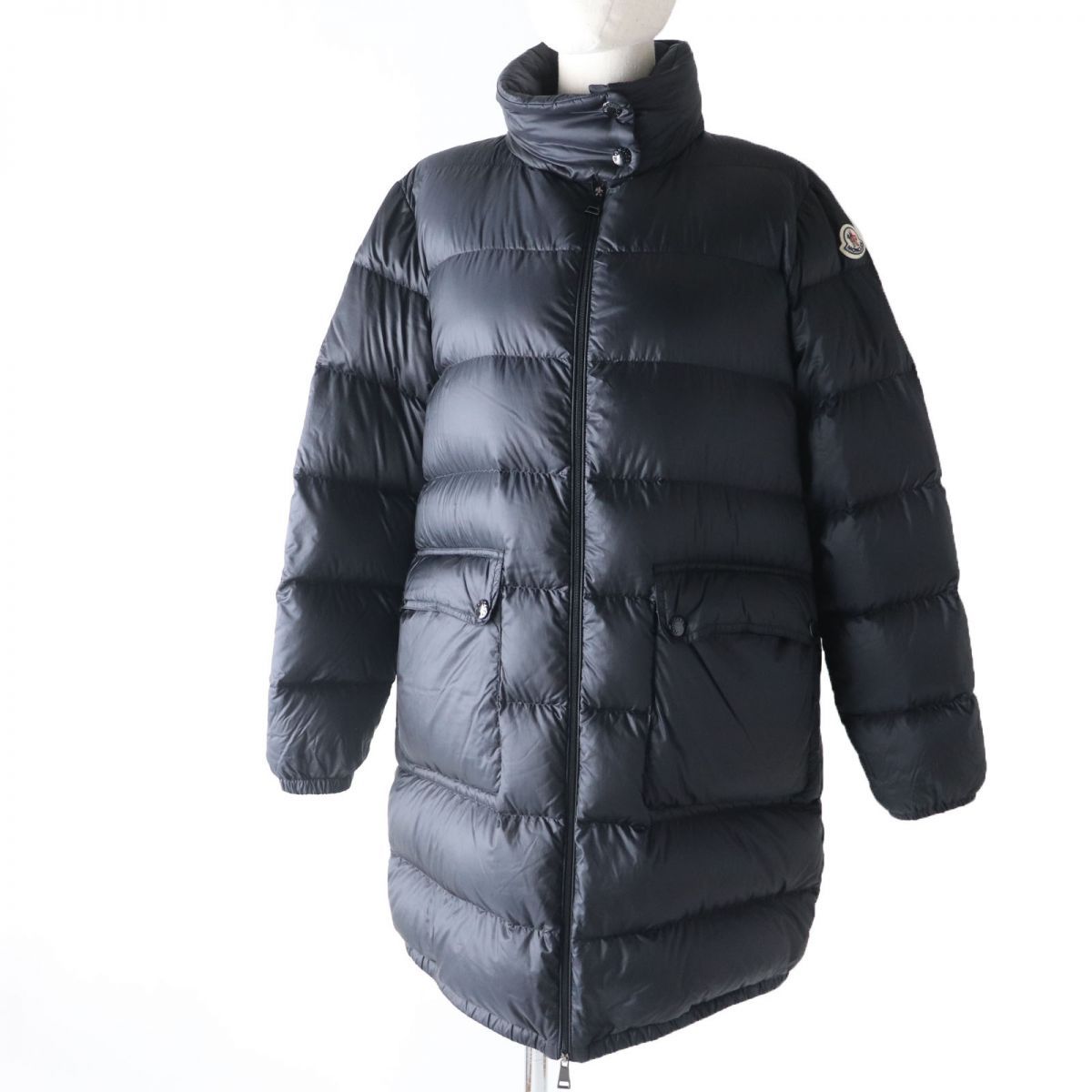 美品☆正規品 MONCLER モンクレール 21-22AW ABRICOTIER アブリコティエール ロゴワッペン・フード付 ダウンコート ブラック  1 ハンガー付 - メルカリ