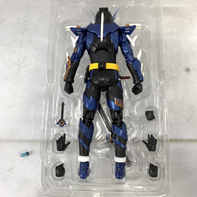 S.H.Figuarts 仮面ライダービルド クローズビルドフォーム フィギュア