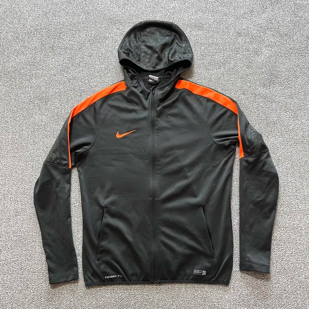 【雷市場（ポンジャン）商品韓国直送】 Nike(ナイキ） サーマフィット ジャージ 100 ー 105 お勧め