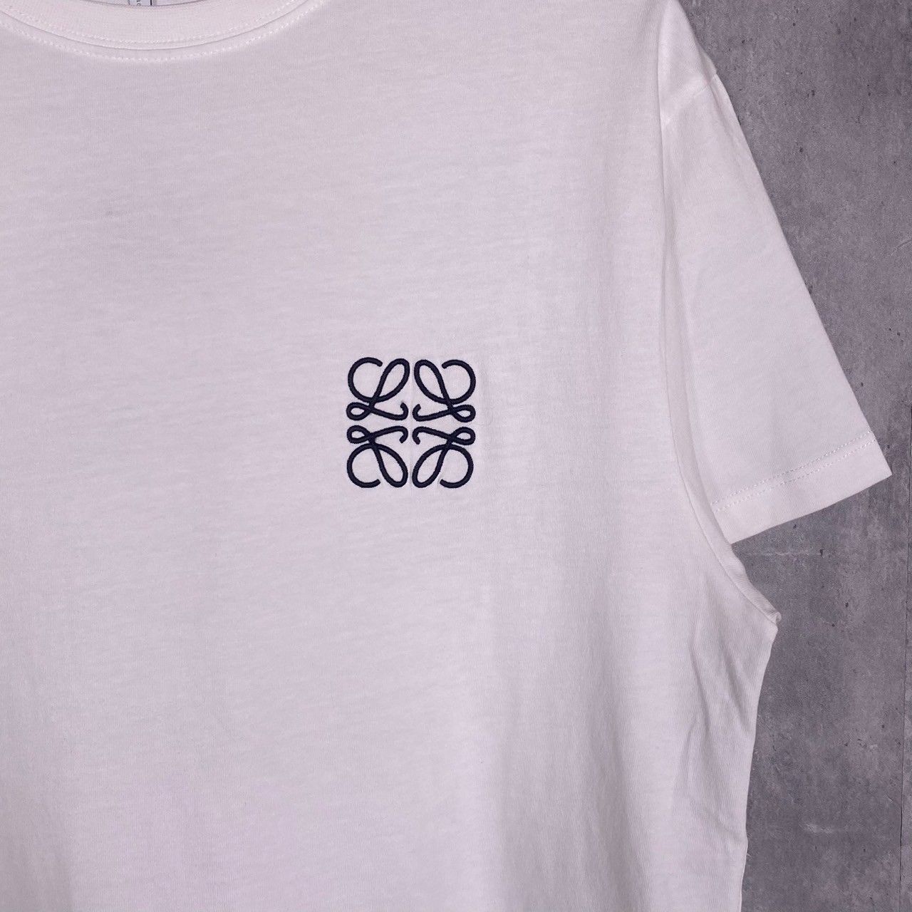 LOEWE ロエベ 刺繍半袖Tシャツ ホワイト LOEWE』ロエベ (S) ワンポイントロゴ刺繍 半袖Tシャツ - メルカリ