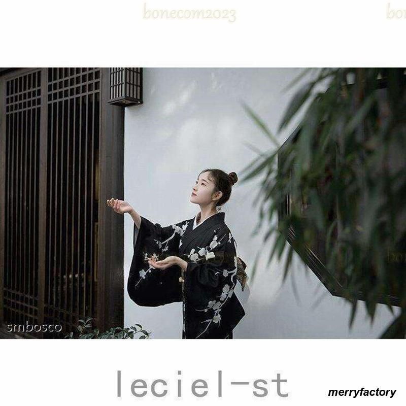 女性
