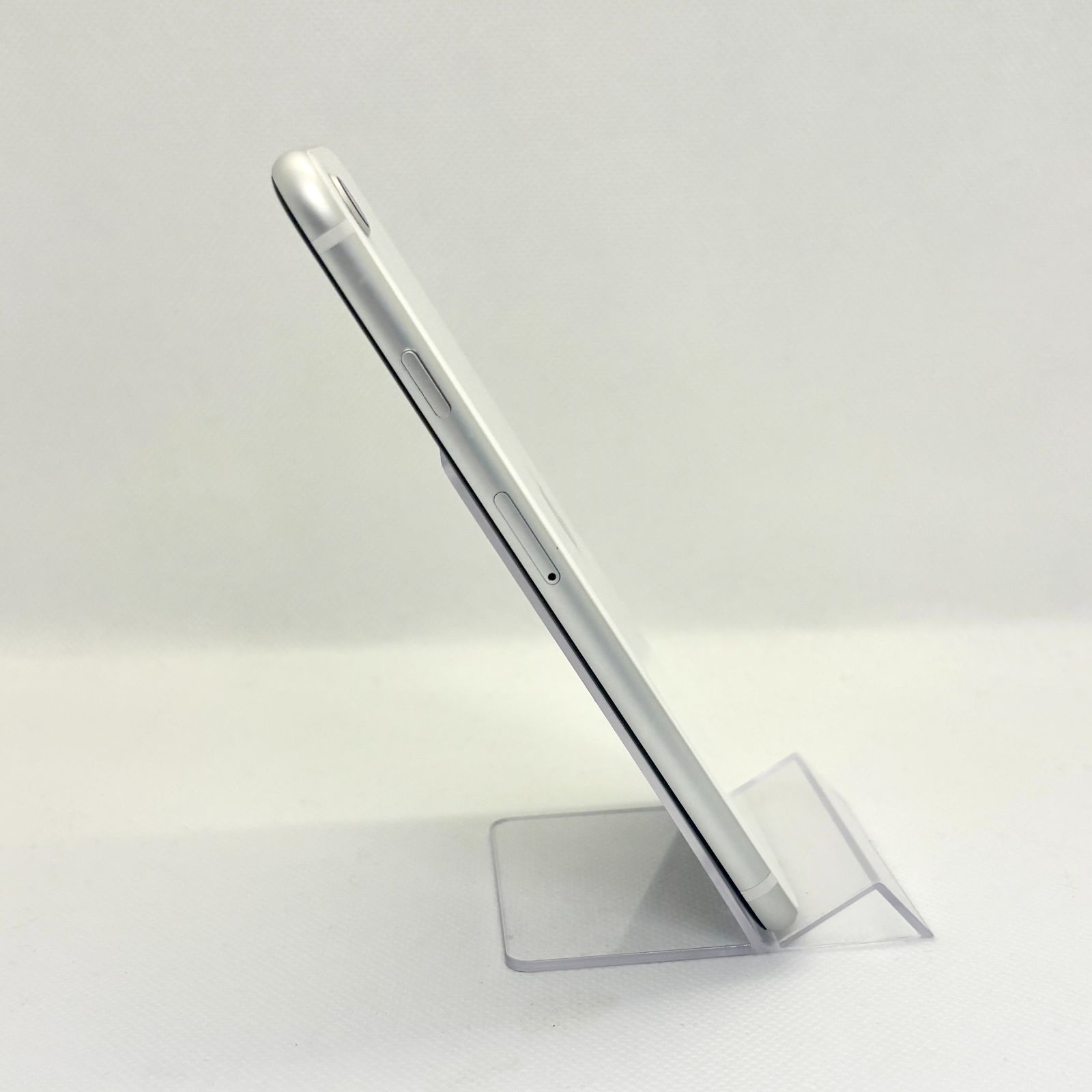 093 iPhone SE2  ホワイト/ストア版シムフリー/新品バッテリー 美品】【新品バッテリー100%】 iPhone SE2 64GB ホワイト 4766