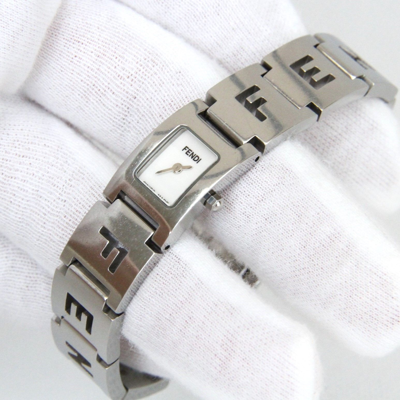 フェンディ FENDI 女性用 腕時計 電池新品 s1598全面クリーニング