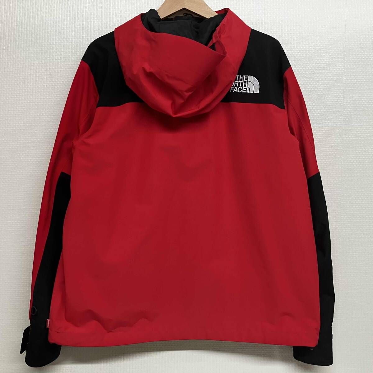 Supreme THE NORTH FACE ARC LOGO MOUNTAIN PARKA RED