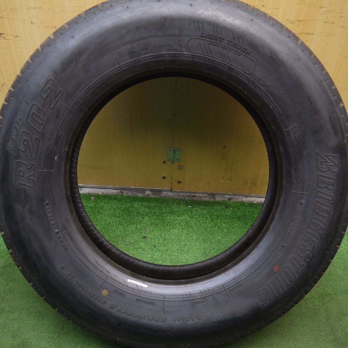 送料無料]新車外し！19年！ほぼ未使用☆トラック タイヤ 205/80R17.5 