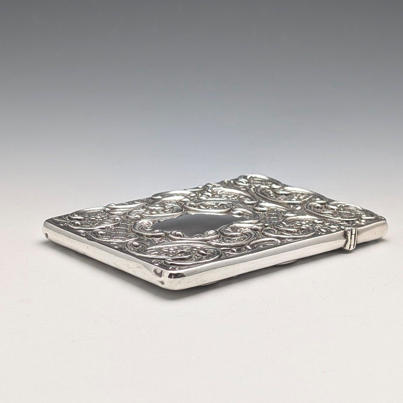 1898年 英国アンティーク 浮き彫り彫刻 純銀製カードケース 69g