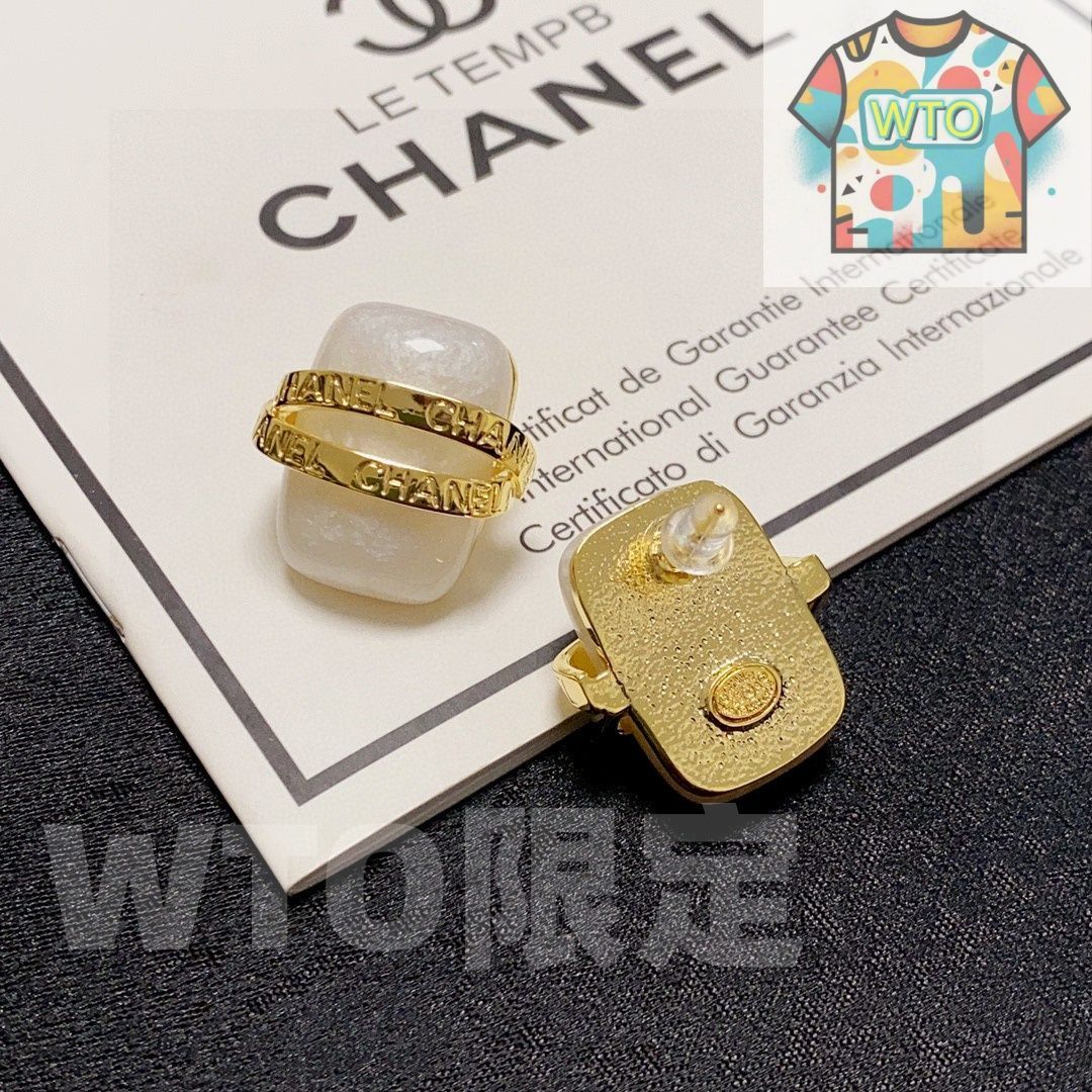 CHANEL ダブルCロゴ ピアス （片耳） 今日WTO】CHANEL ダブル C イヤリング-ZX95 - メルカリ