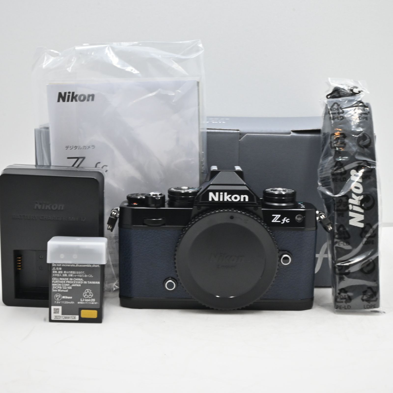 ショット数『1046』Nikon Zfc ボディ ブラック ミッドナイト ショット数『1046』Nikon Zfc ボディ ブラック ミッドナイト