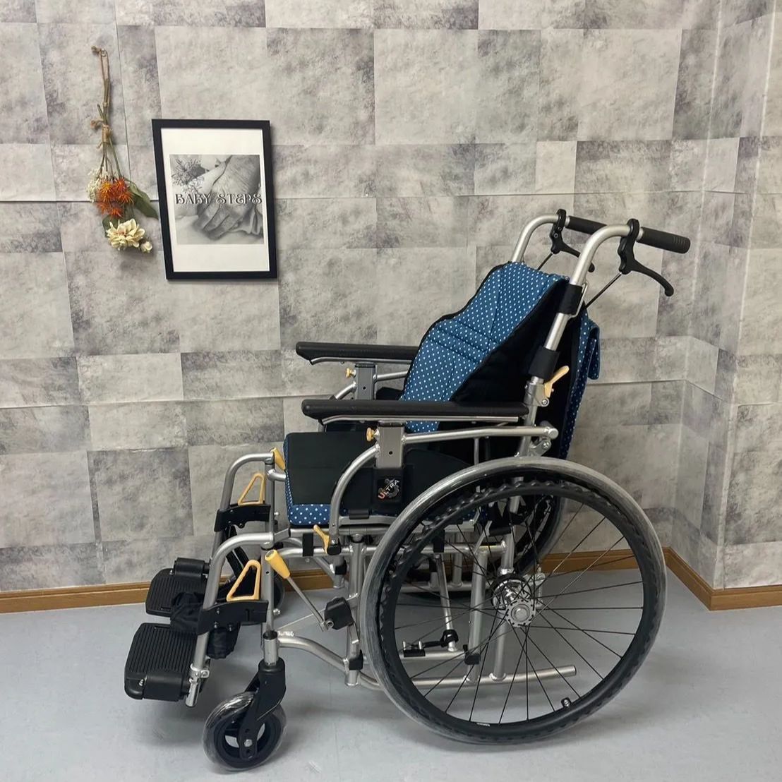 日進医療器　介助用　多機能　超軽量　ノーパンクタイヤ　車椅子　NAH-U7 日進医療器 介助用 多機能 超軽量 ノーパンクタイヤ 車椅子 NAH-U7