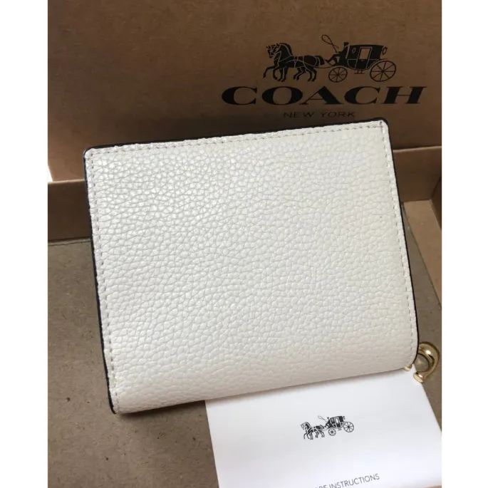 年始セール開始 新品  COACH コーチ エレガントホワイト 財布コンパクトサイズ