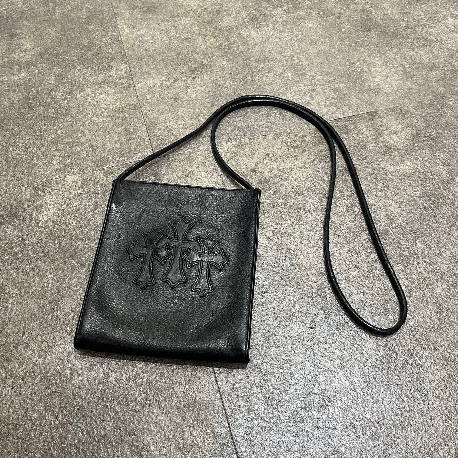 CHROME HEARTS スクエアポケット 3セメタリークロスショルダーバッグ 